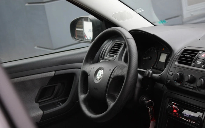 Skoda Fabia cena 14900 przebieg: 163000, rok produkcji 2009 z Lubycza Królewska małe 379
